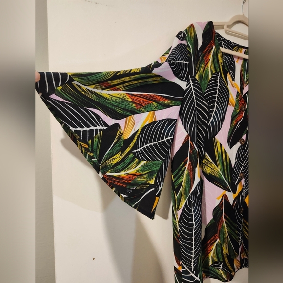 Tropical Leaf Print Sz 2XL Semi Sheer Blouse Boho BELL SLEEVES - Picture 3 of 5